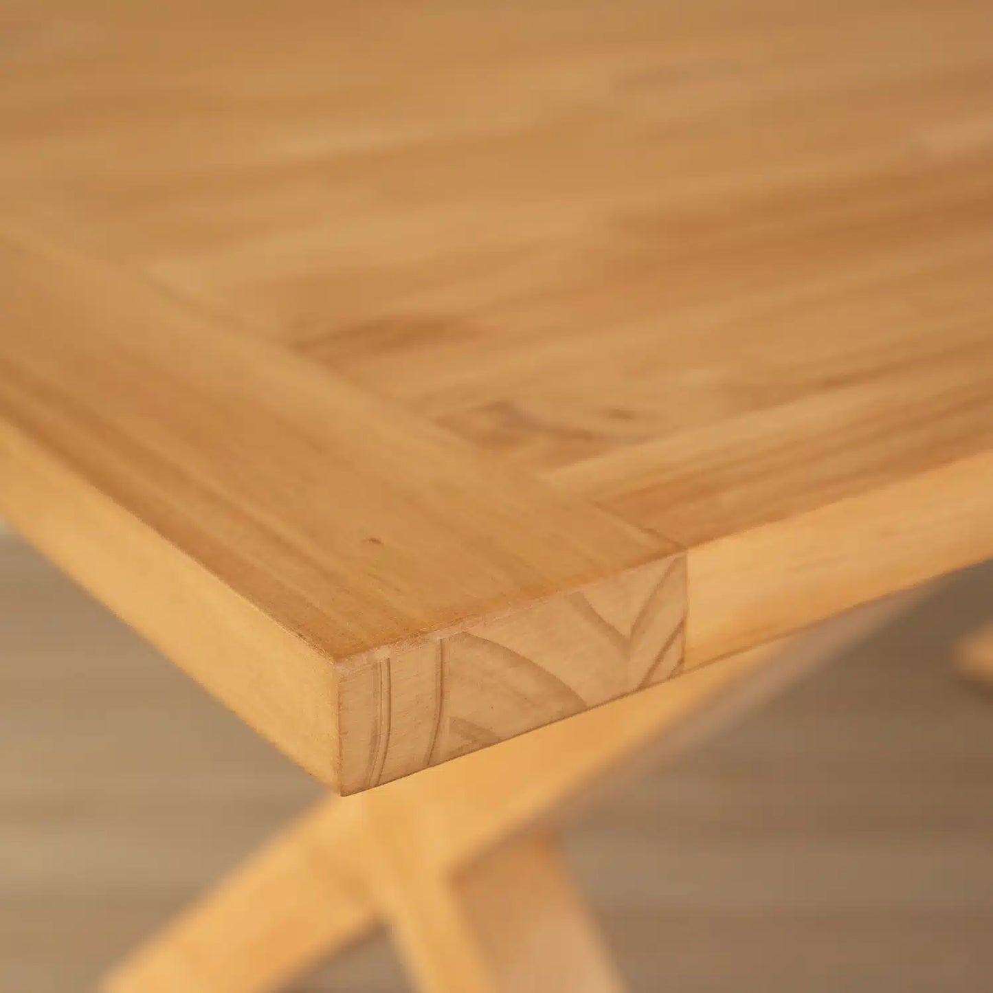 Mesa de comedor Consenza en Madera Nativa Solida hecho en Chile