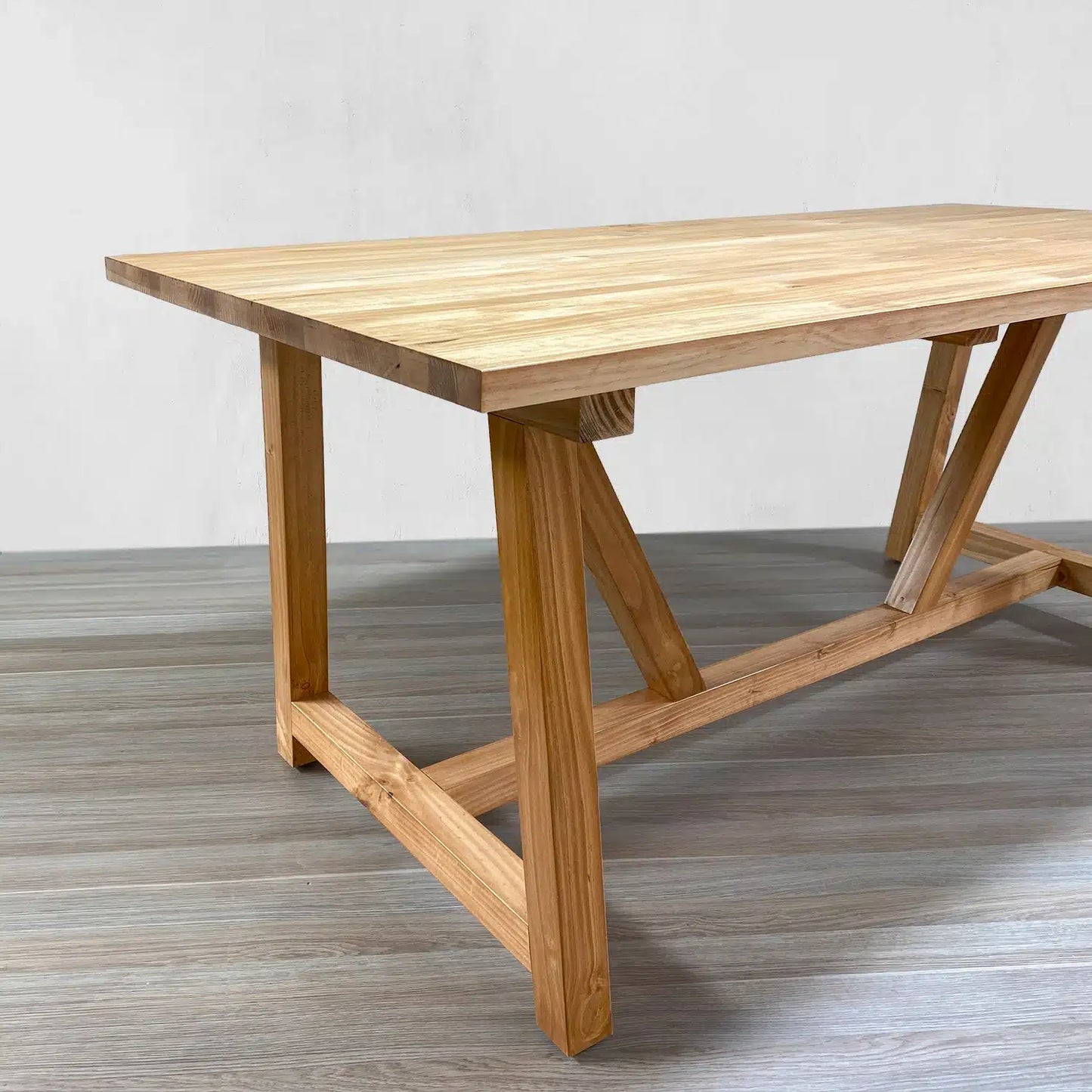 Mesa de comedor Daiano en Madera Nativa Solida hecho en Chile