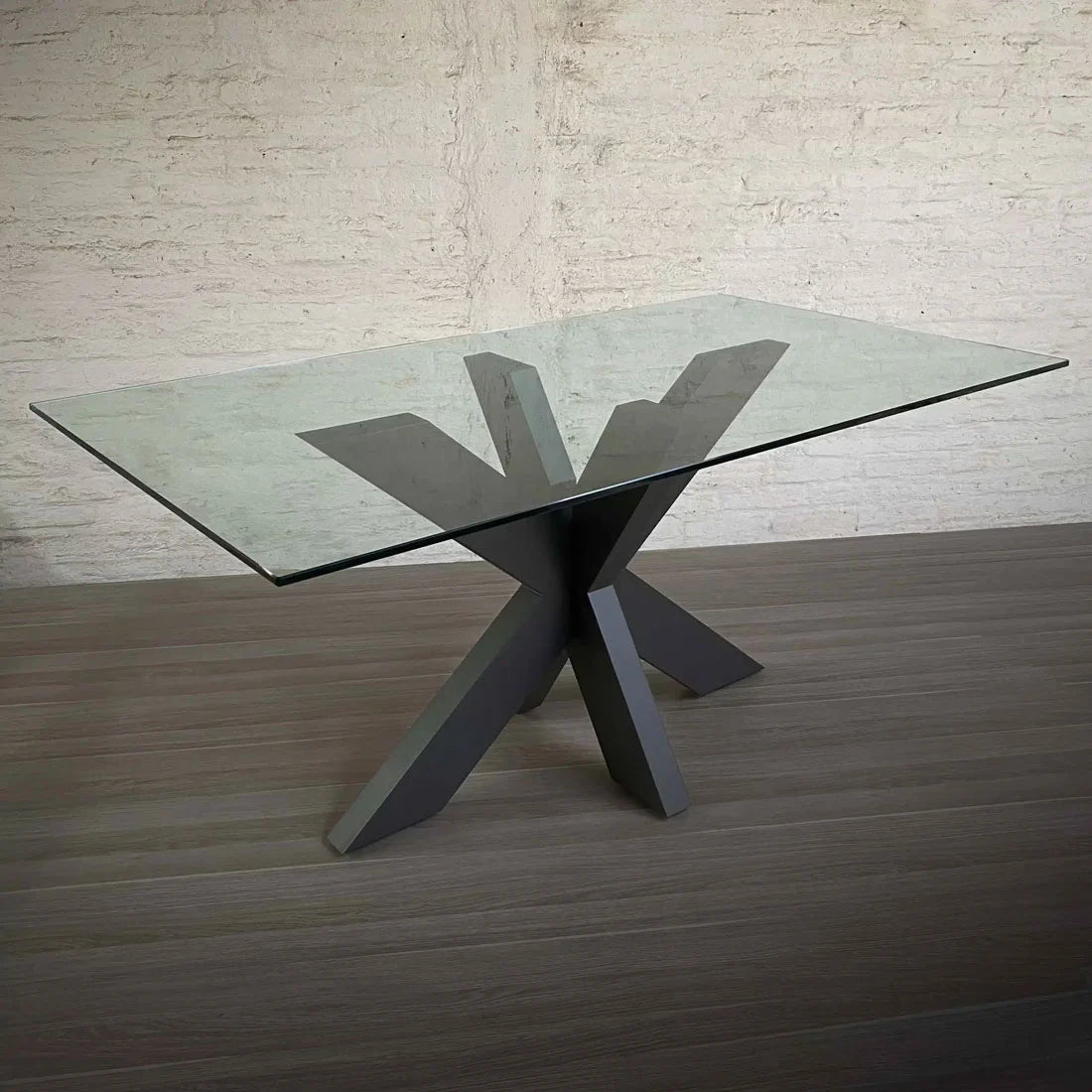 Mesa de comedor Montesilvano de vidrio en Madera Nativa Solida hecho en Chile