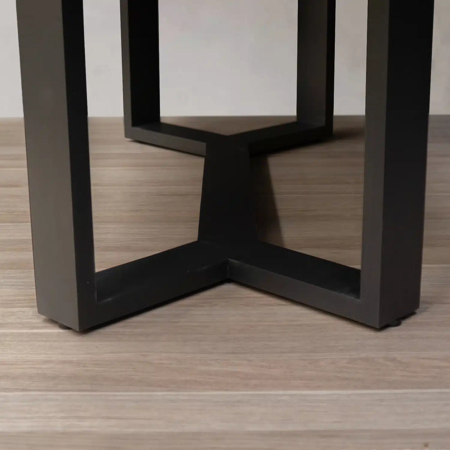 Mesa de comedor Noreglia en Madera Nativa Solida hecho en Chile