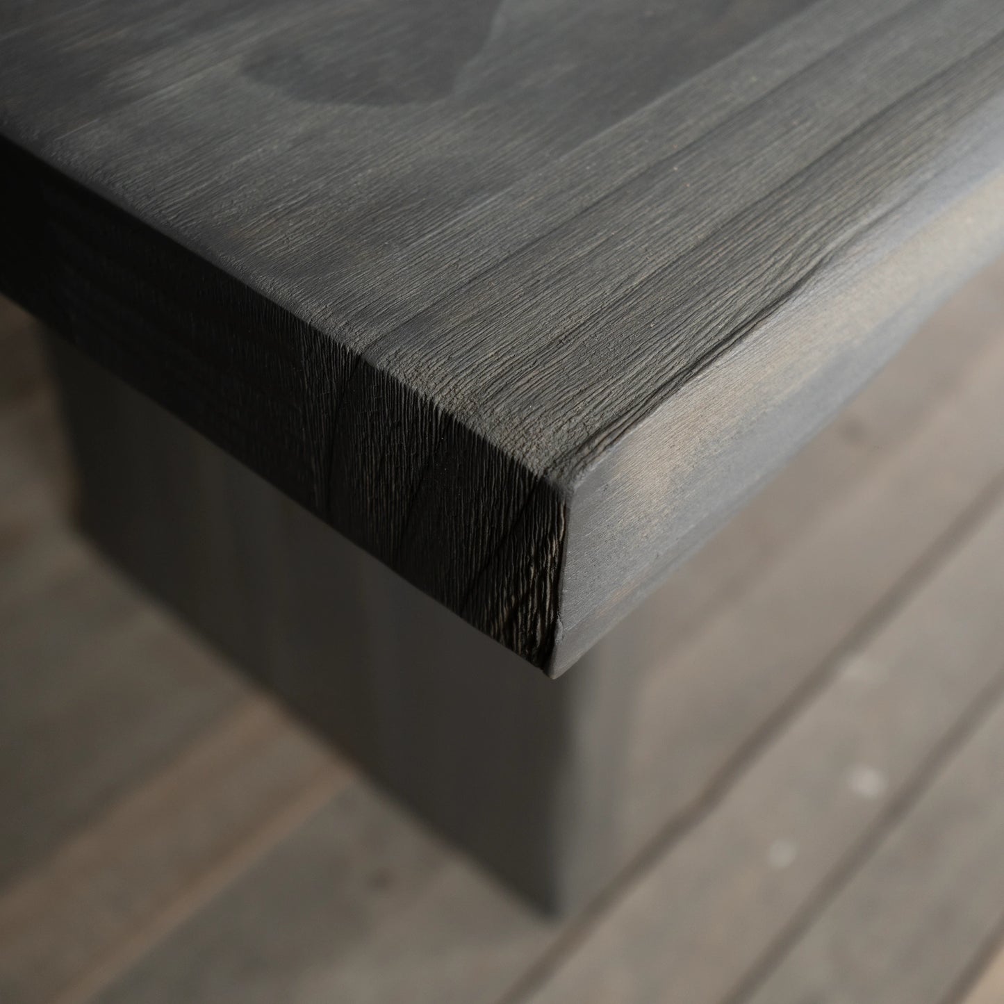 Mesa de comedor Pieranica de madera nativa solida hecha en Chile