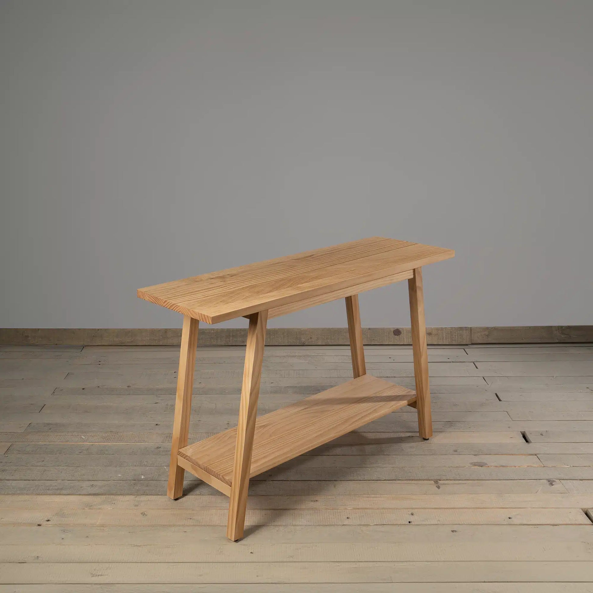 Arrimo Accadia en Madera Nativa Solida hecho en Chile