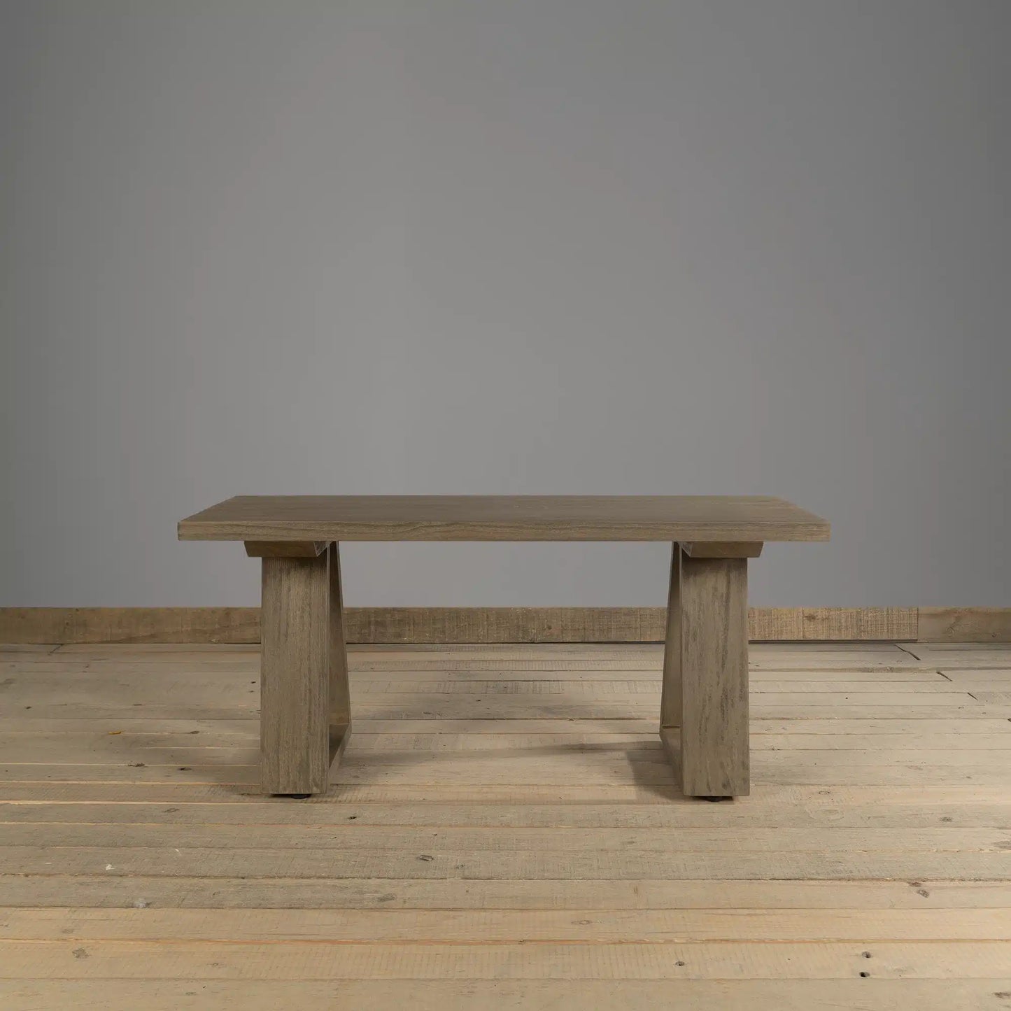 Banqueta Ardara en madera nativa solida hecho en chile