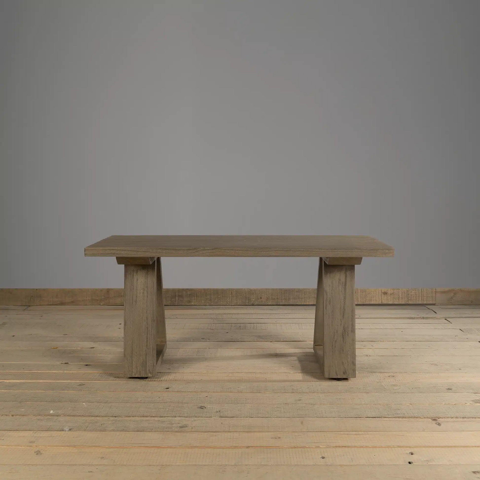 Banqueta Ardara en madera nativa solida hecho en chile