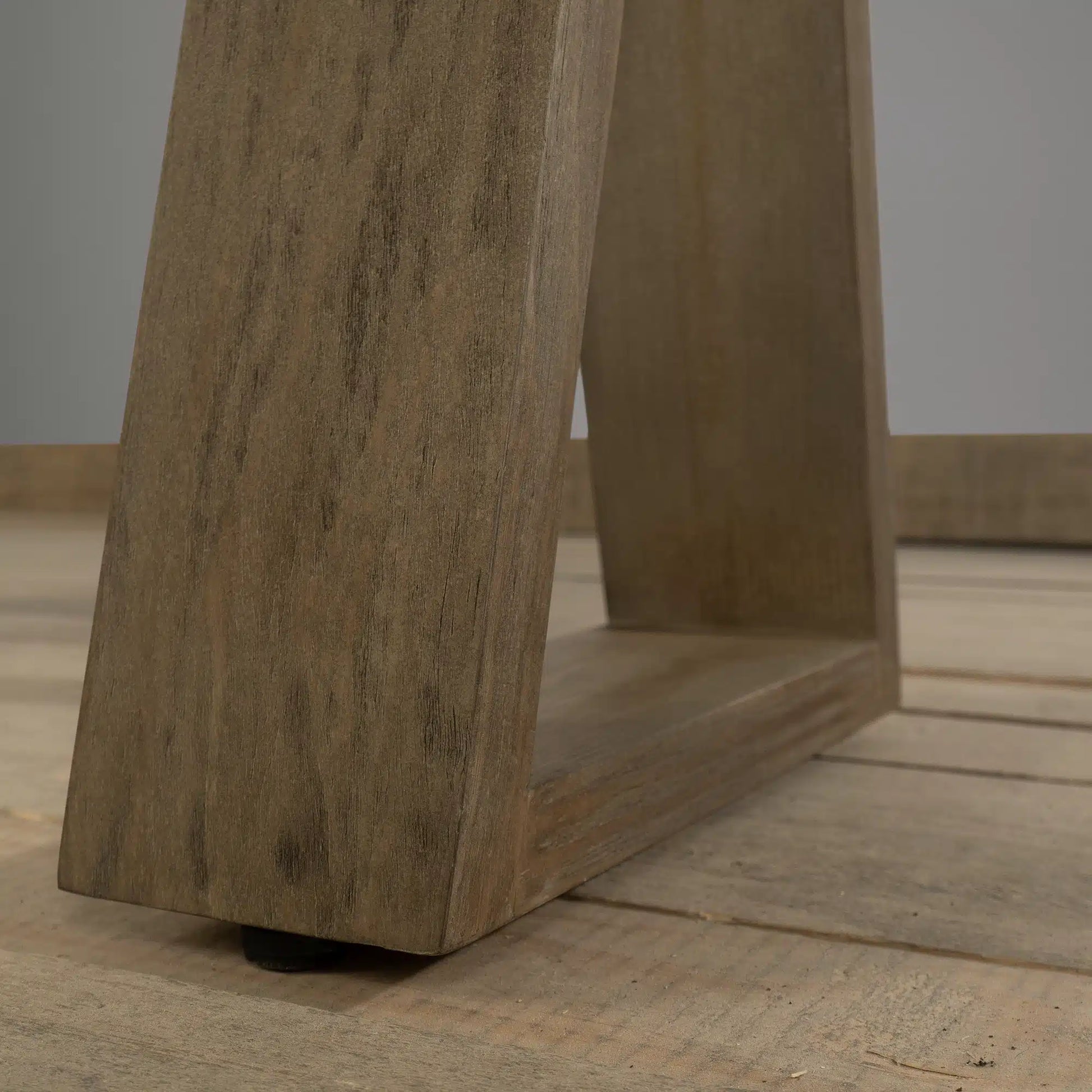 Banqueta Ardara en madera nativa solida hecho en chile