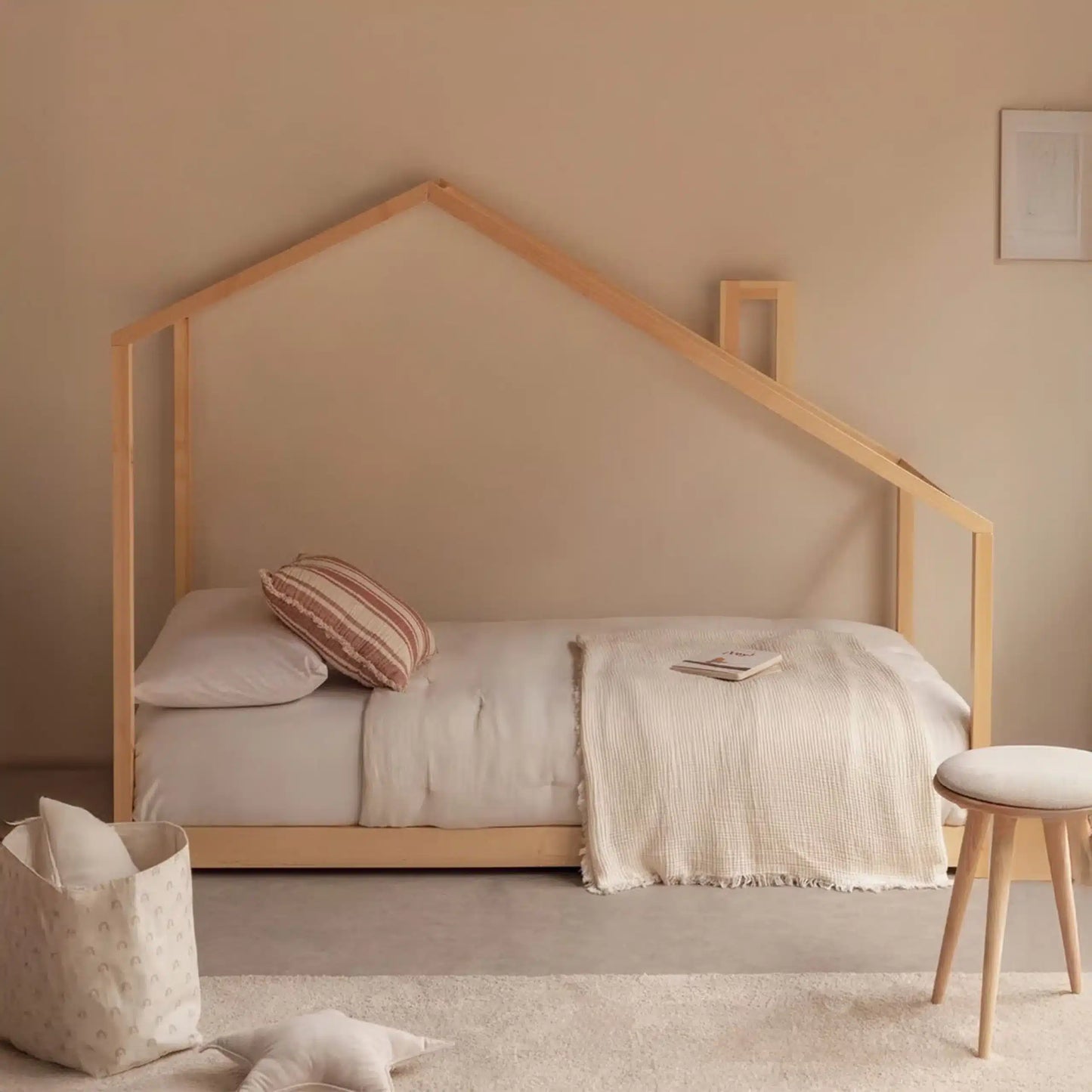 Cama Montessori Selvino de Madera Nativa Solida hecho en Chile