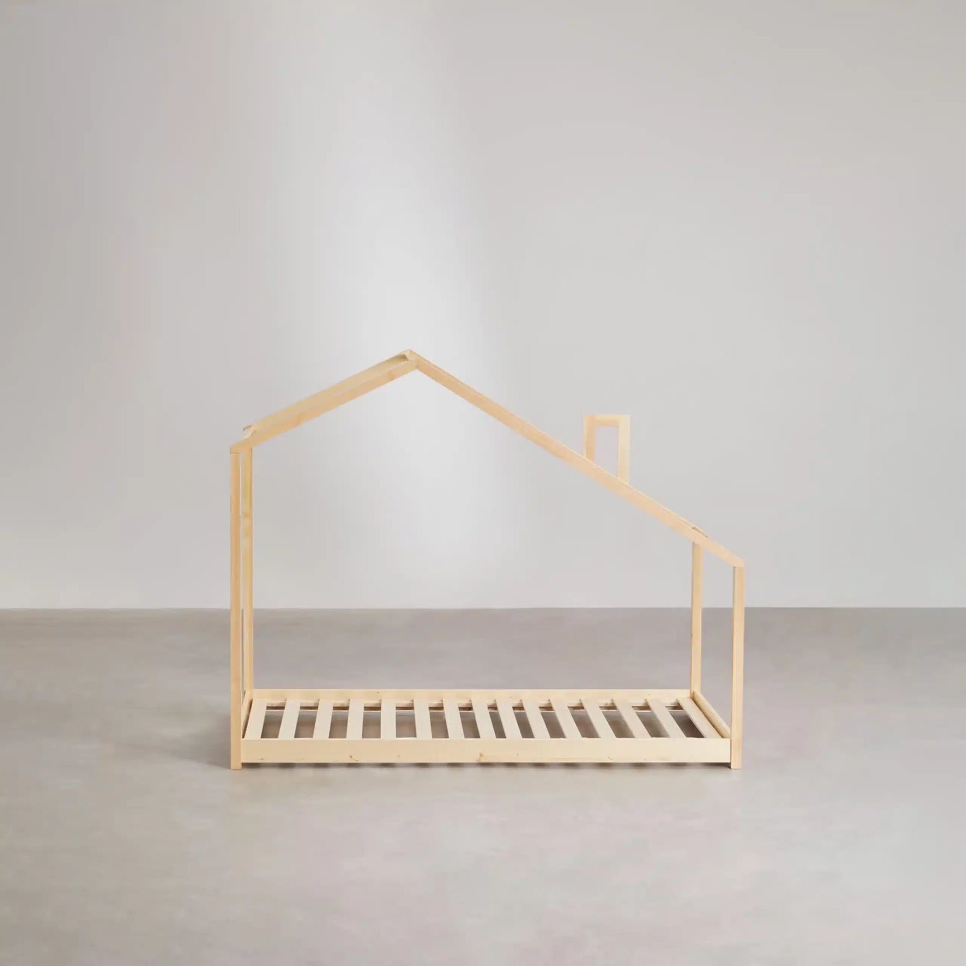 Cama Montessori Selvino de Madera Nativa Solida hecho en Chile