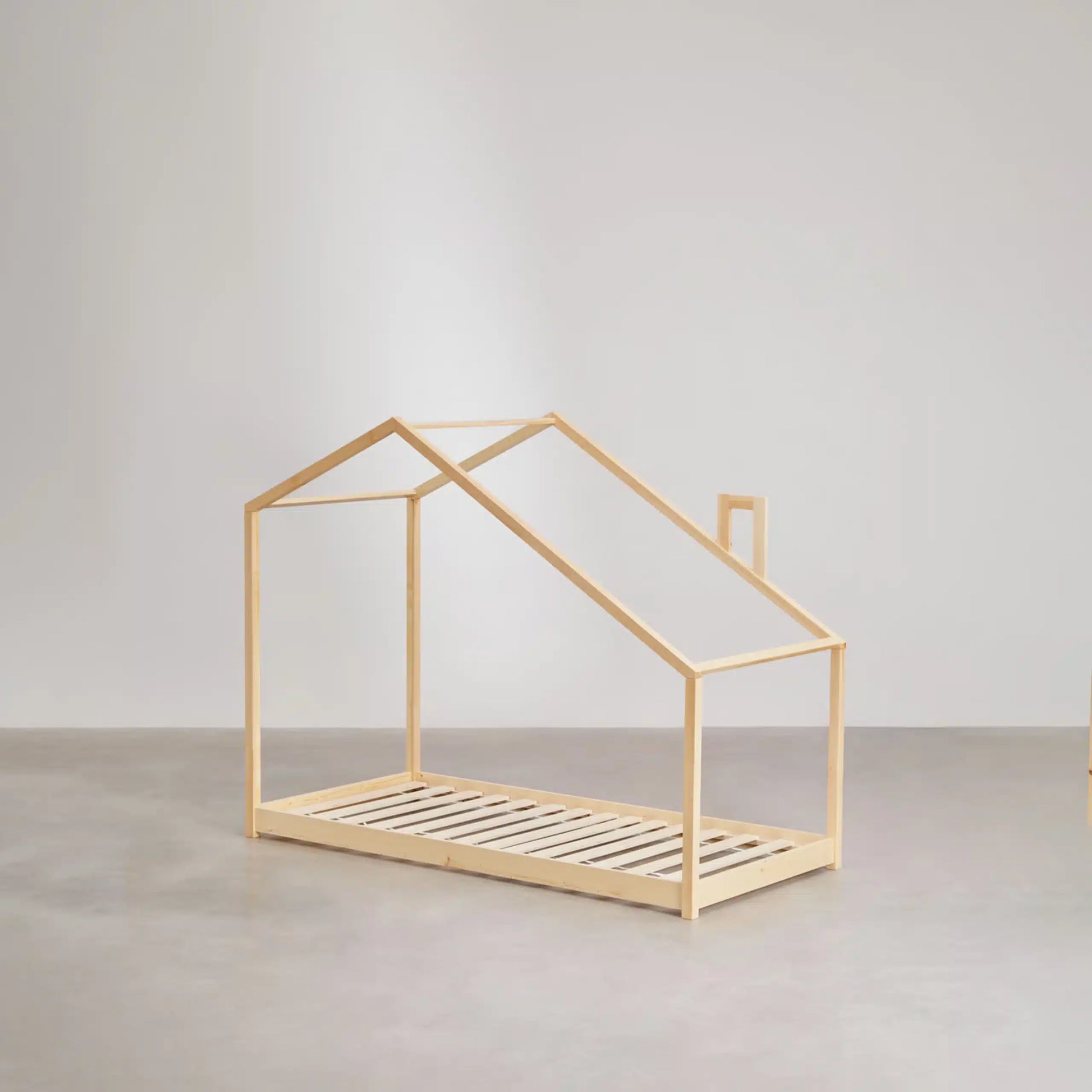 Cama Montessori Selvino de Madera Nativa Solida hecho en Chile