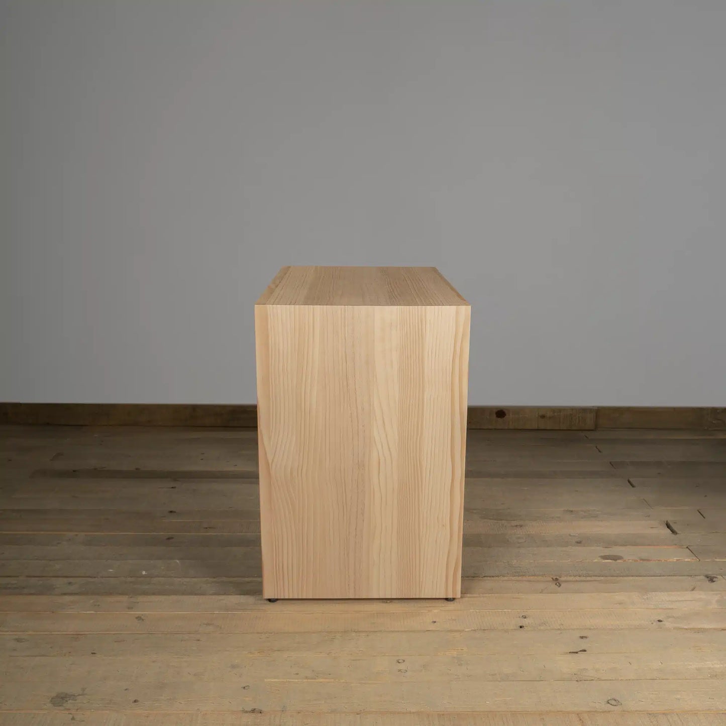 Escritorio Macerata en Madera Nativa Solida hecho en Chile