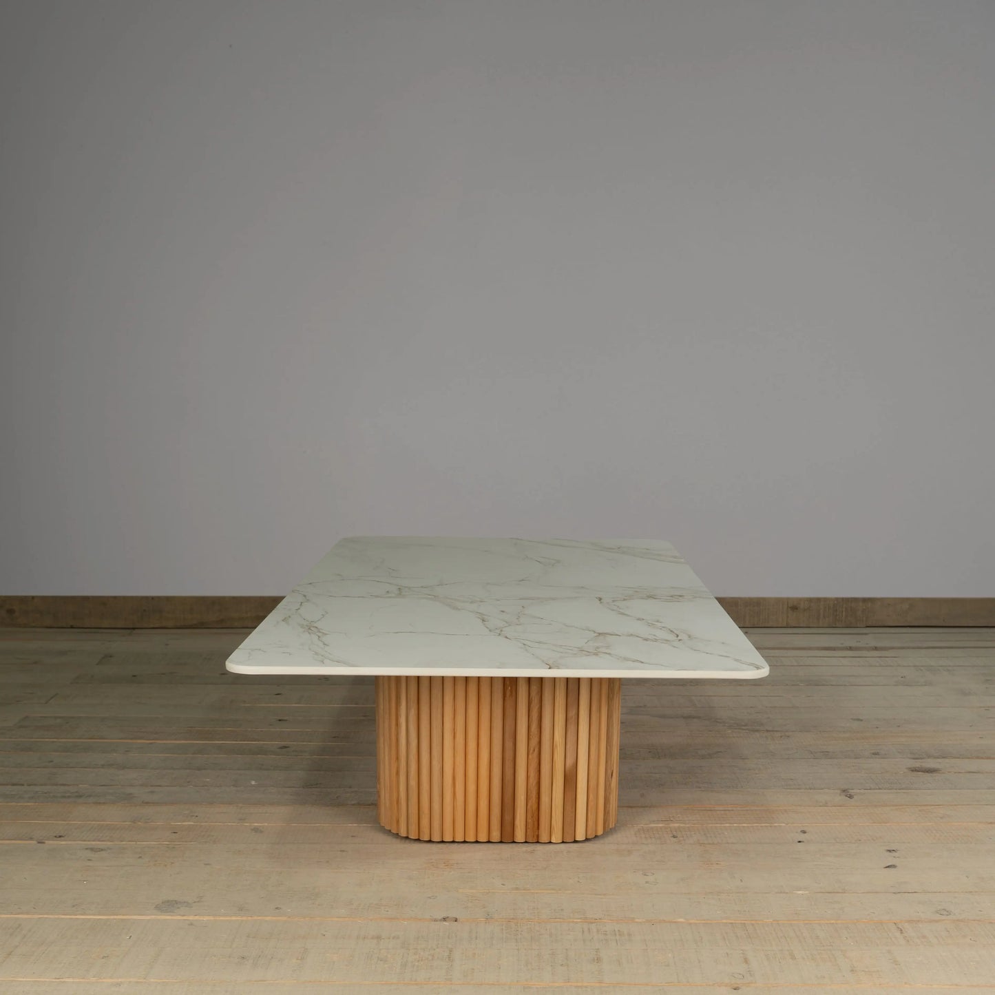 Mesa de Centro Castorano en madera nativa solida hecho en chile con Dekton