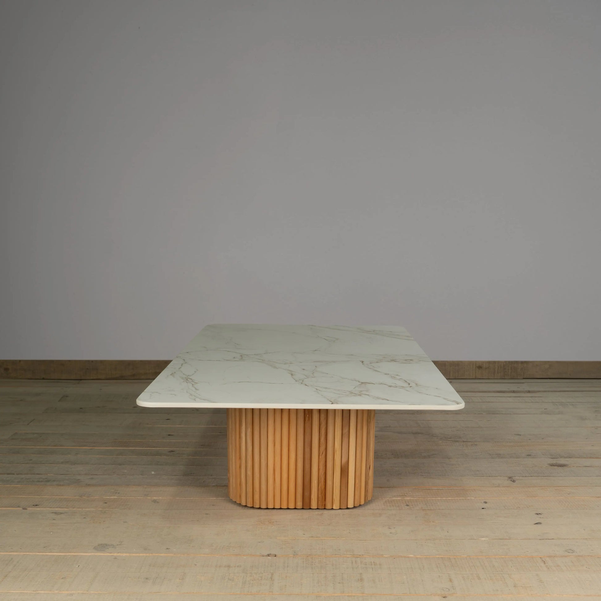 Mesa de Centro Castorano en madera nativa solida hecho en chile con Dekton