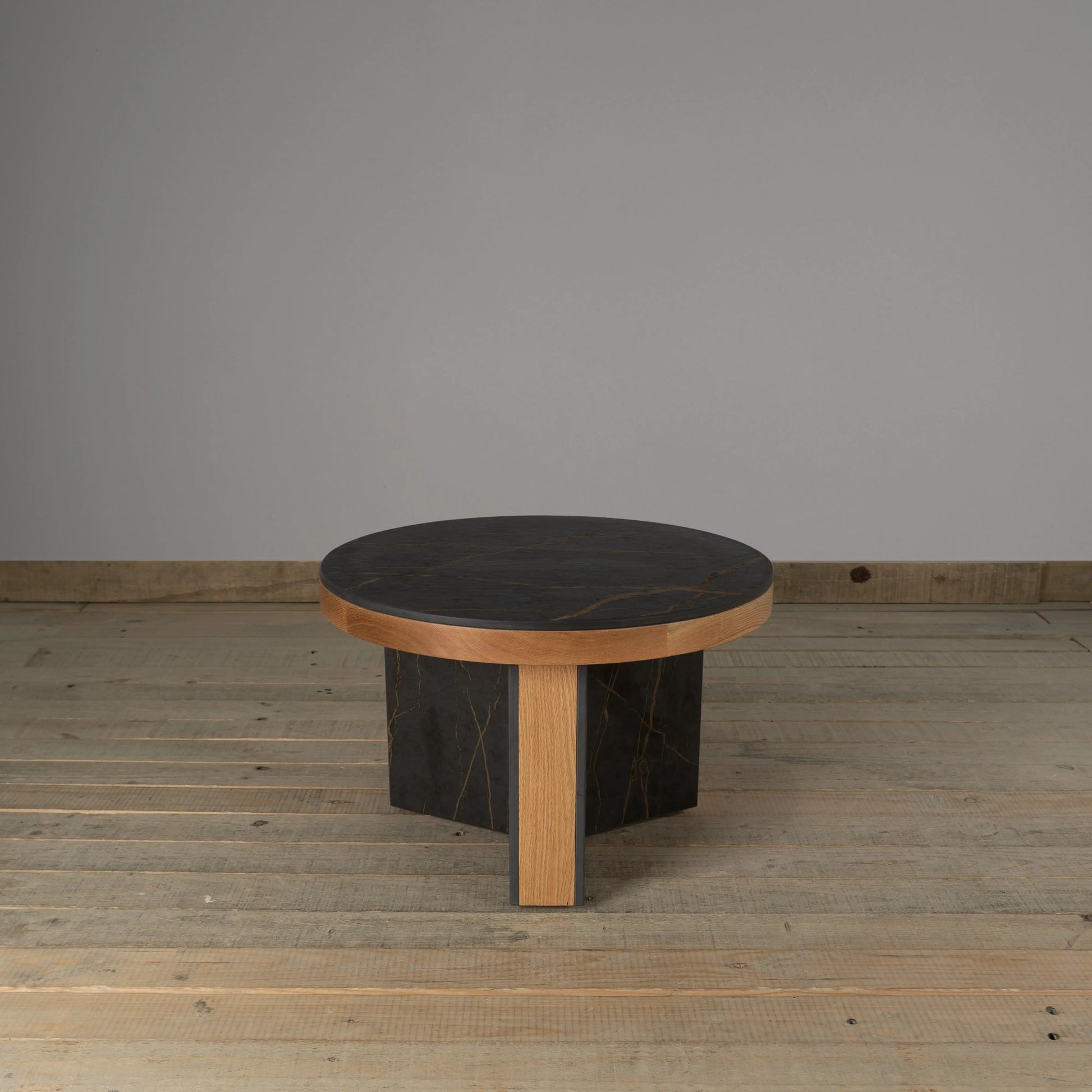 Mesa de centro Giulianova en madera nativa sólida hecho en Chile con Dekton