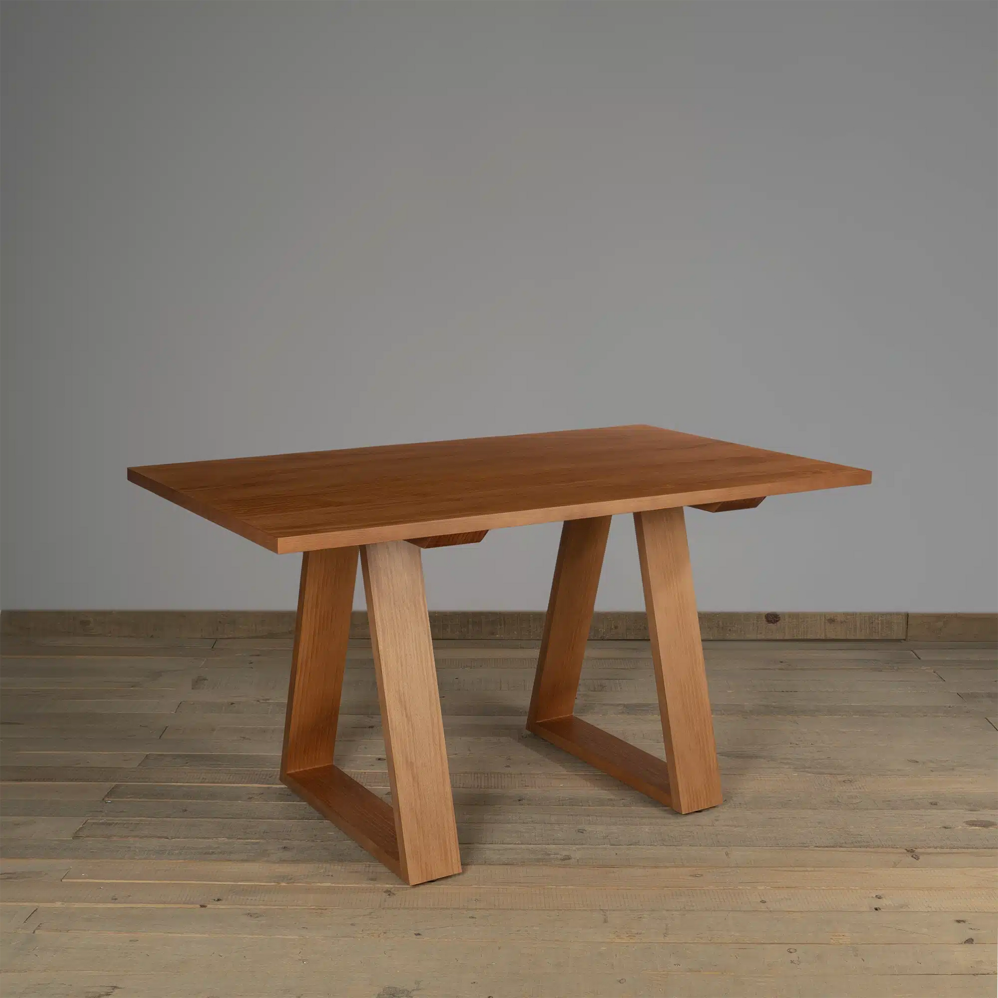 Mesa de comedor Ardara en Madera Nativa Solida hecho en Chile
