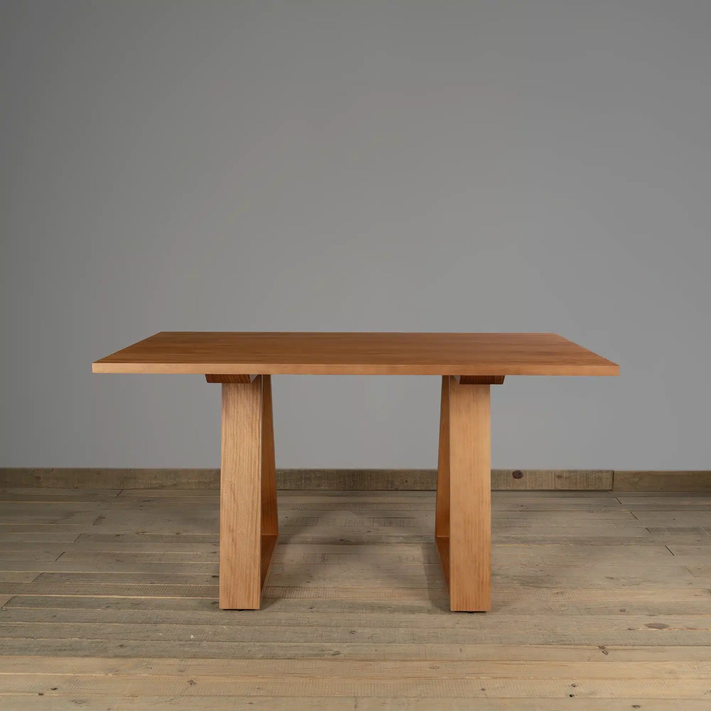 Mesa de comedor Ardara en Madera Nativa Solida hecho en Chile