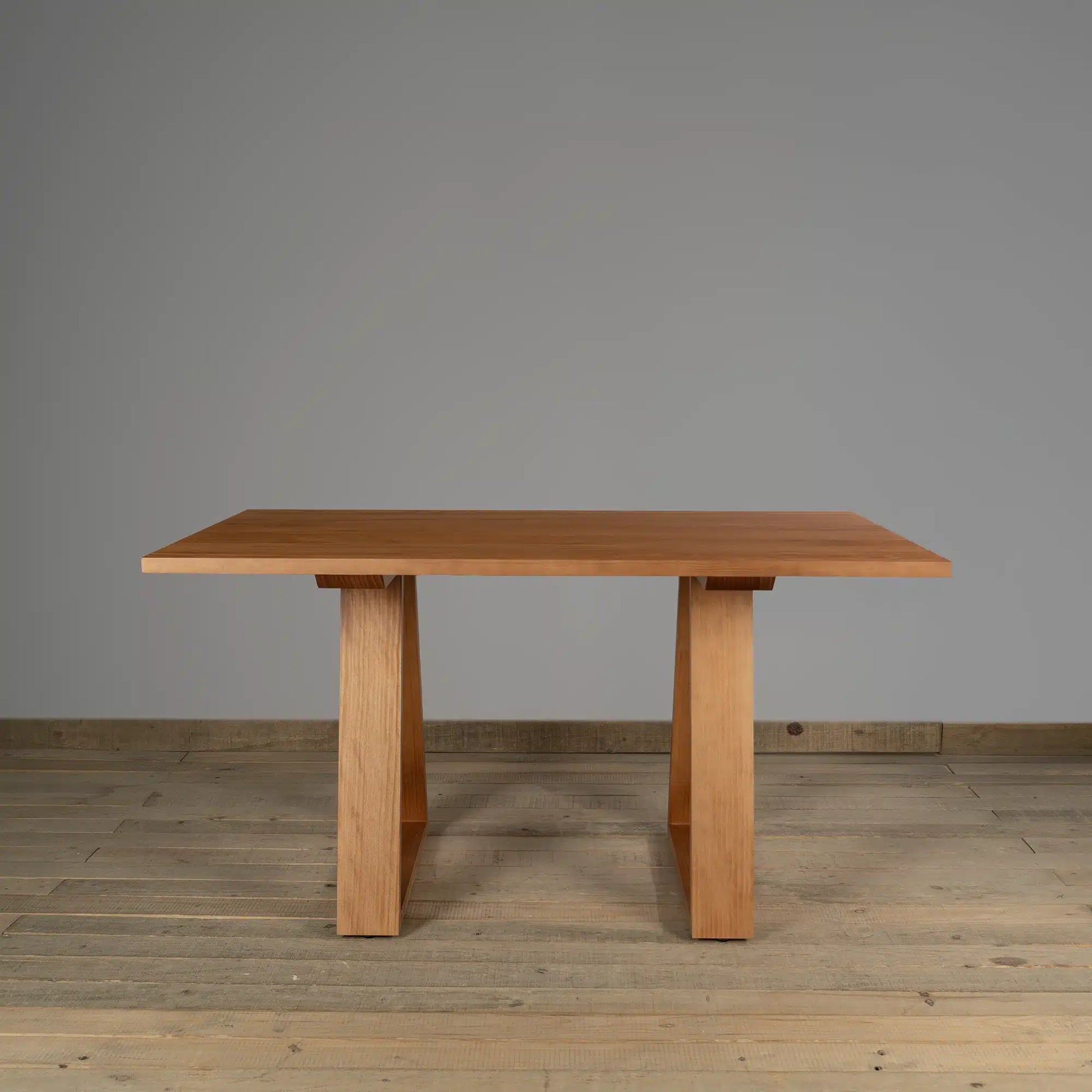 Mesa de comedor Ardara en Madera Nativa Solida hecho en Chile