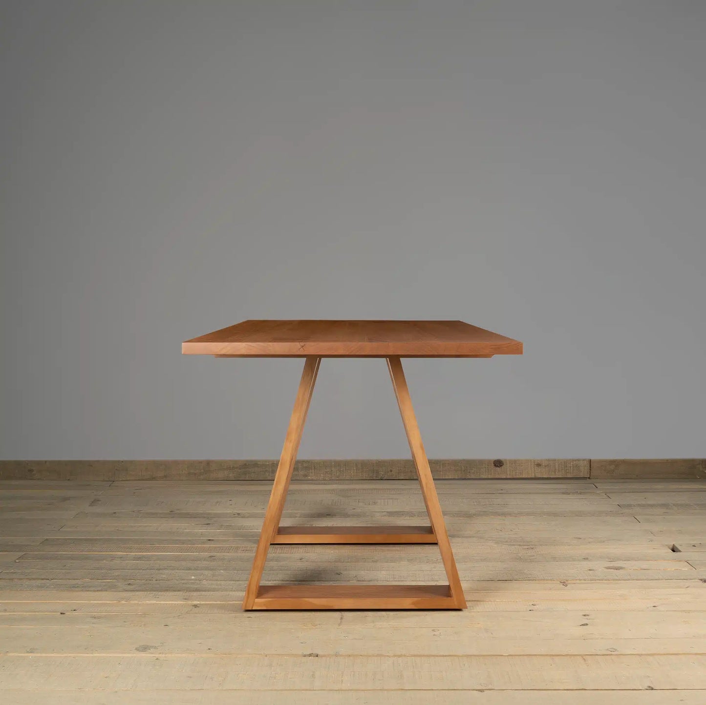 Mesa de comedor Ardara en Madera Nativa Solida hecho en Chile