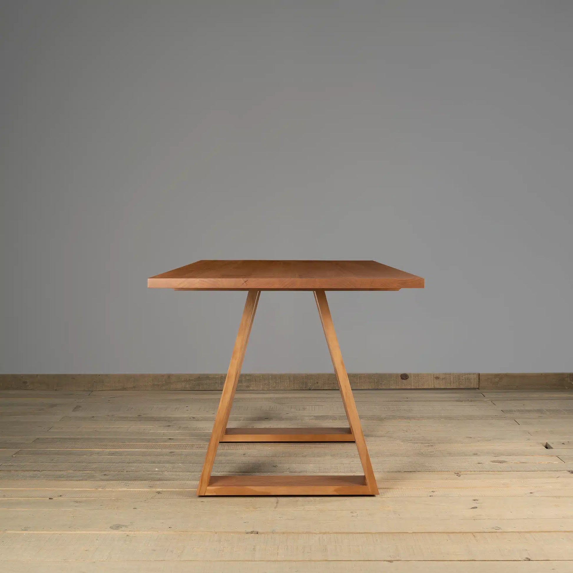 Mesa de comedor Ardara en Madera Nativa Solida hecho en Chile