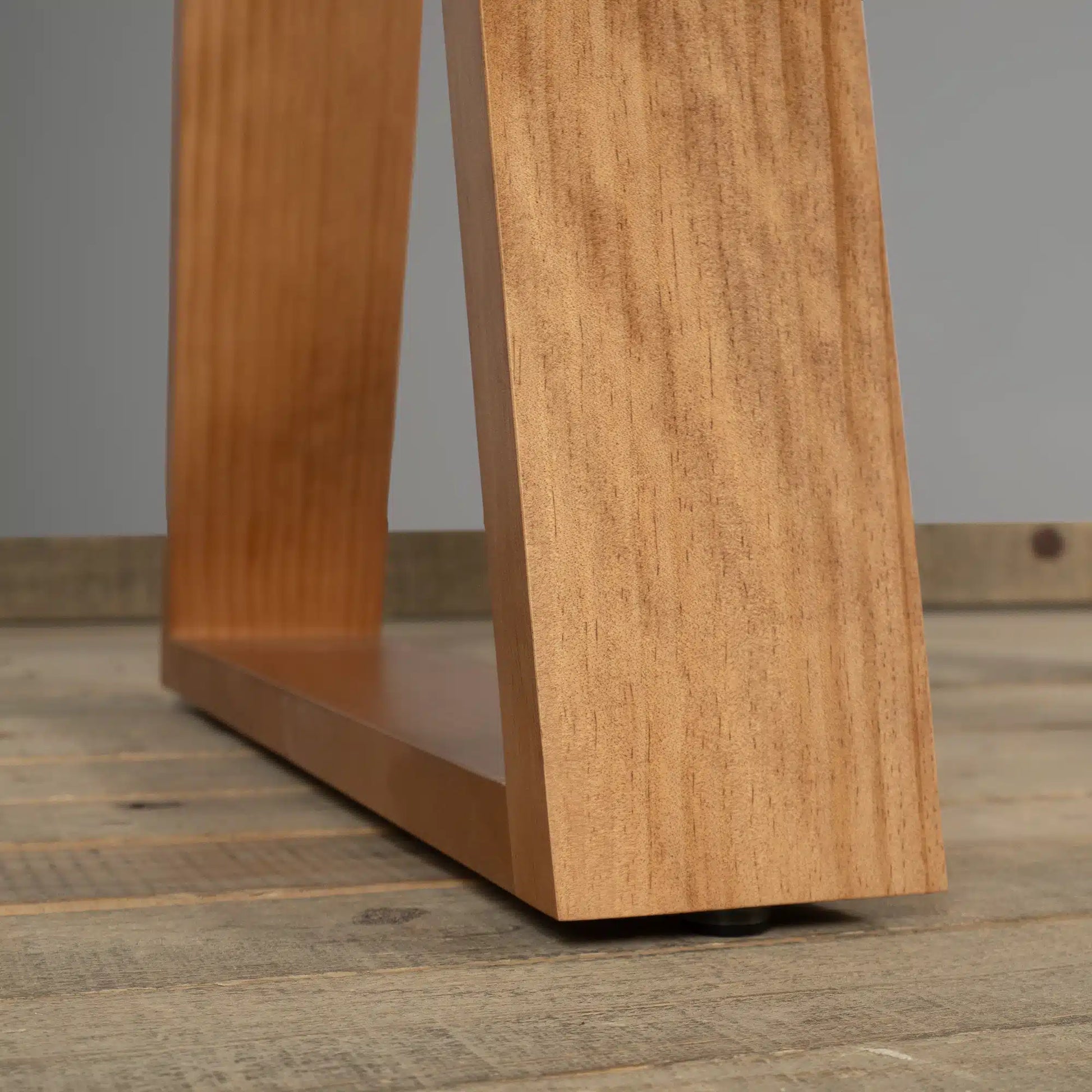 Mesa de comedor Ardara en Madera Nativa Solida hecho en Chile