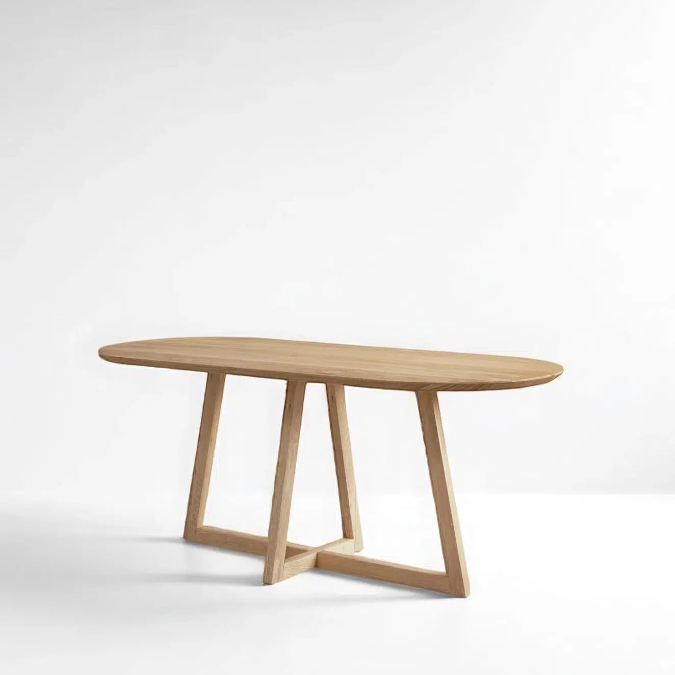 Mesa de comedor Brienza en Madera Nativa Solida hecho en Chile