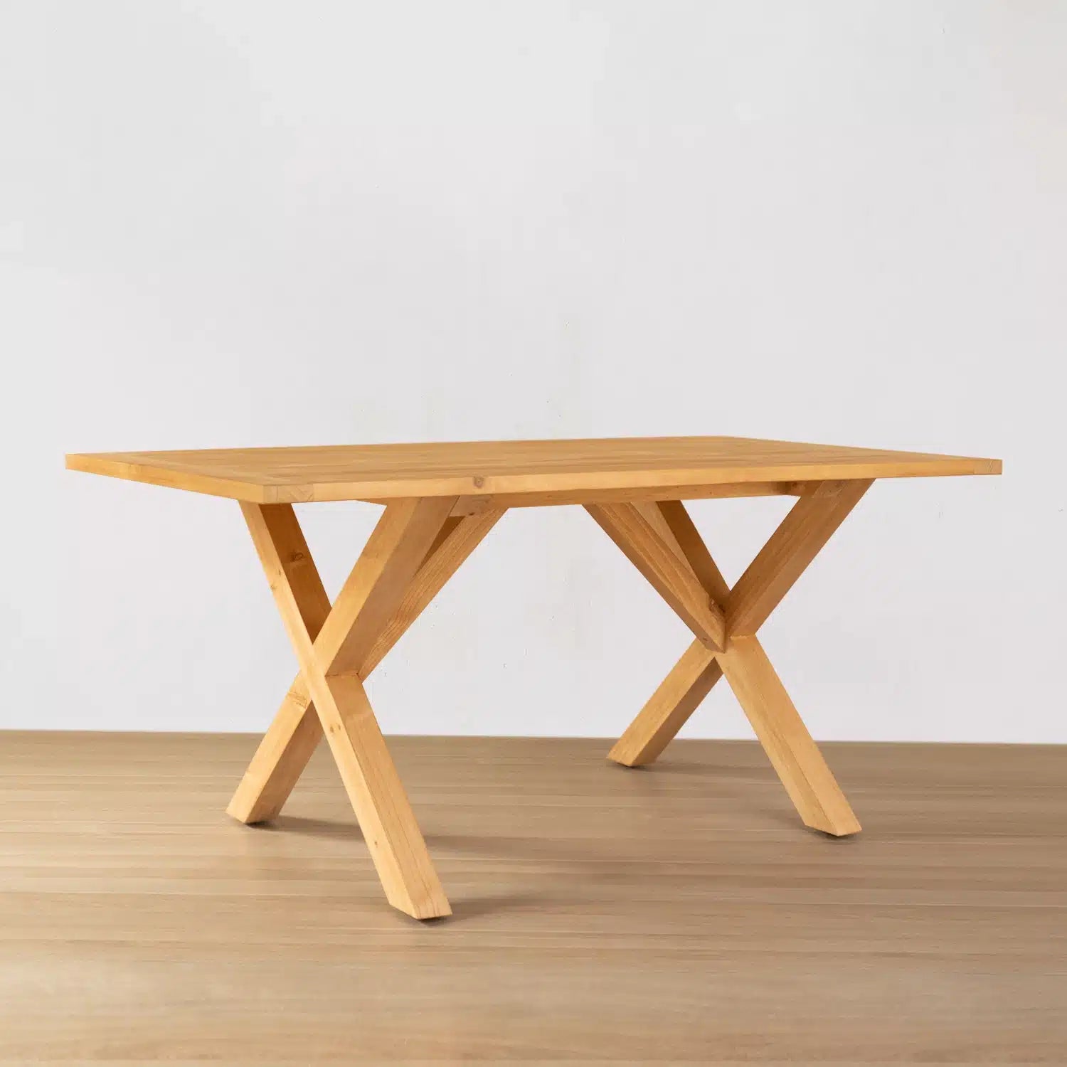 Mesa de comedor Consenza en Madera Nativa Solida hecho en Chile