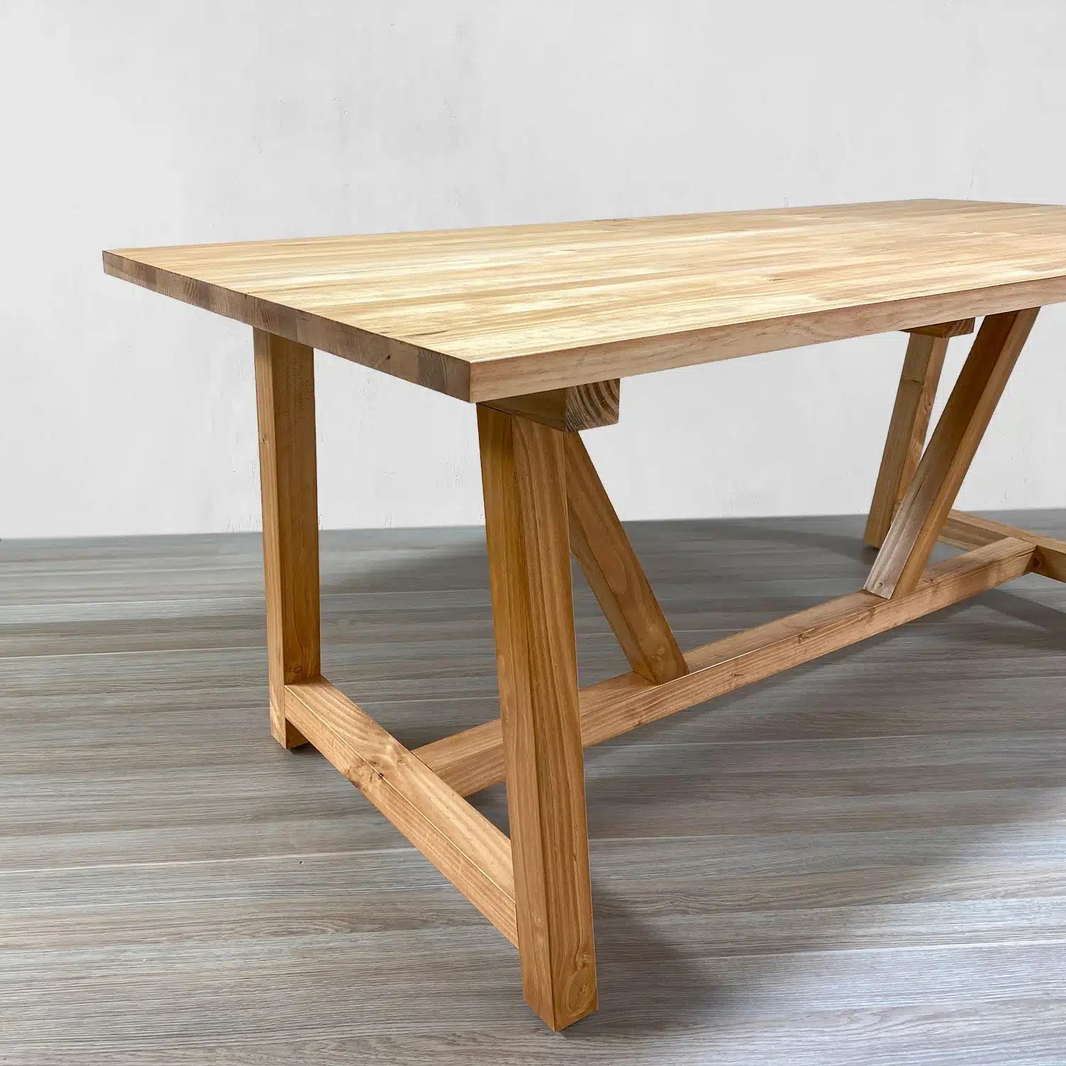 Mesa de comedor Daiano en Madera Nativa Solida hecho en Chile