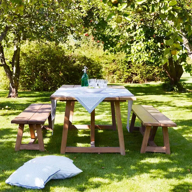 Mesa de comedor Daiano para exterior en Madera Nativa Solida hecho en Chile