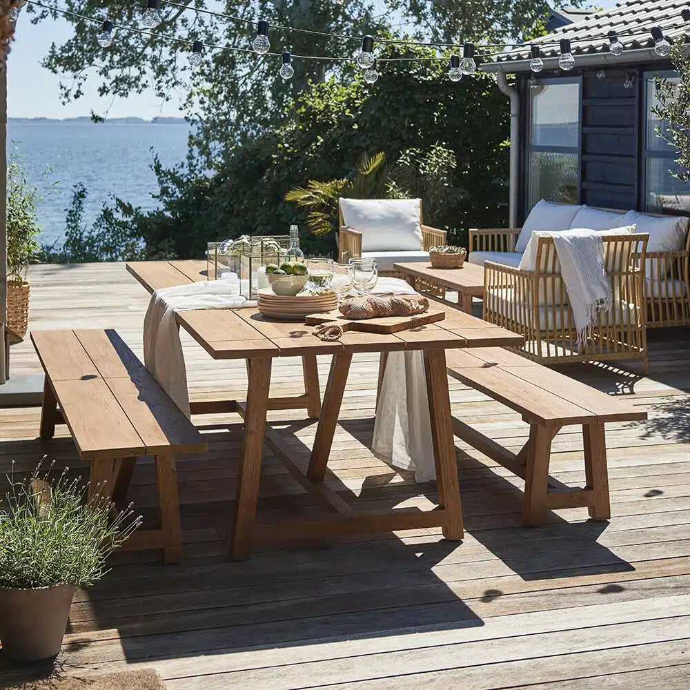 Mesa de comedor Daiano para exterior en Madera Nativa Solida hecho en Chile