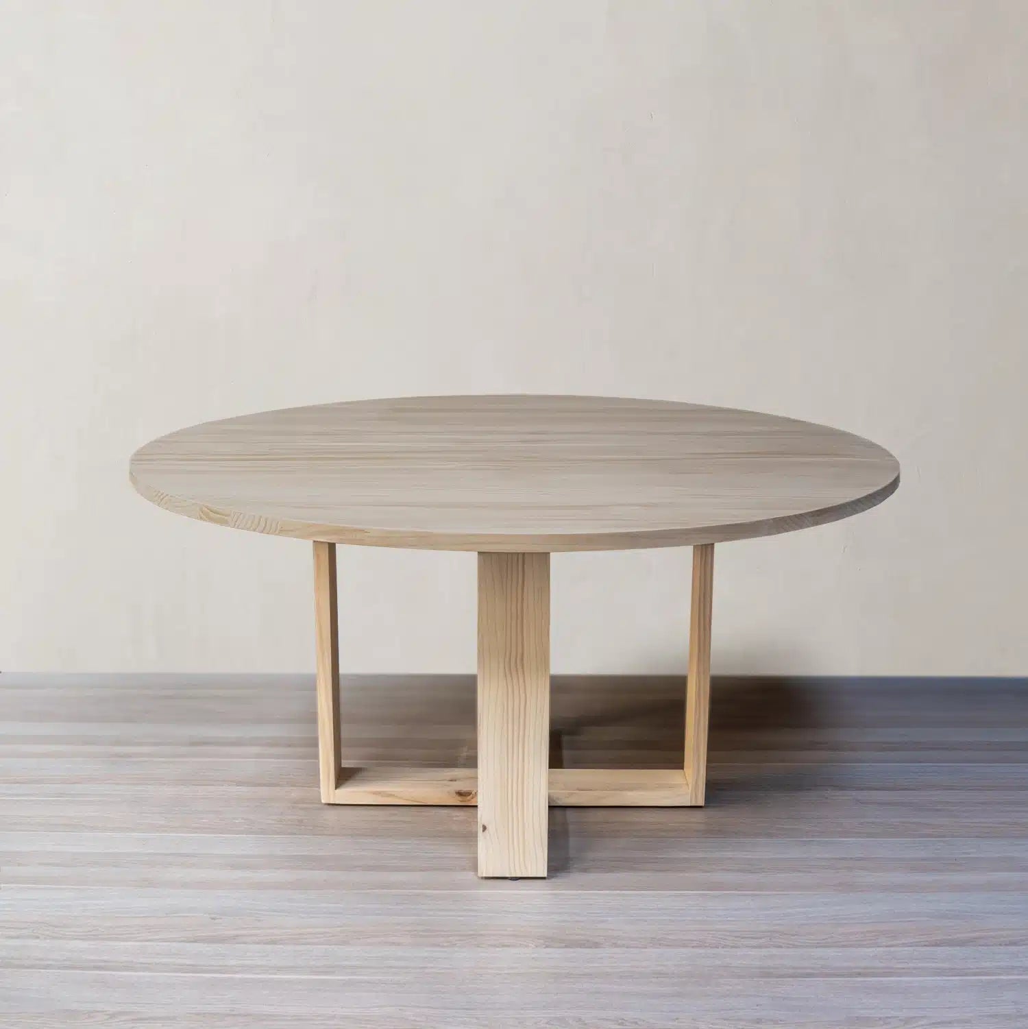 Mesa de comedor Mirabello en Madera Nativa Solida hecho en Chile