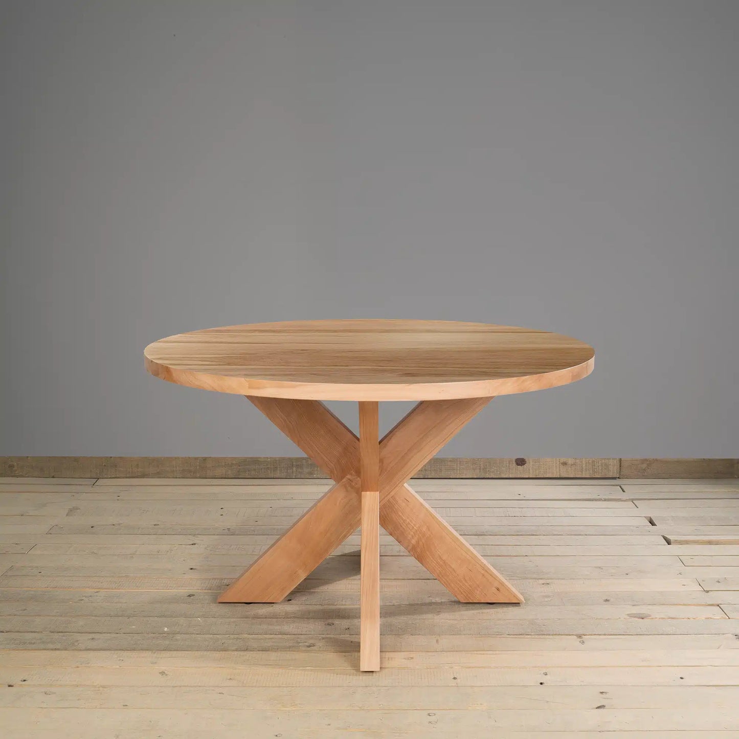 Mesa de comedor Montesilvano en Madera Nativa Solida hecho en Chile