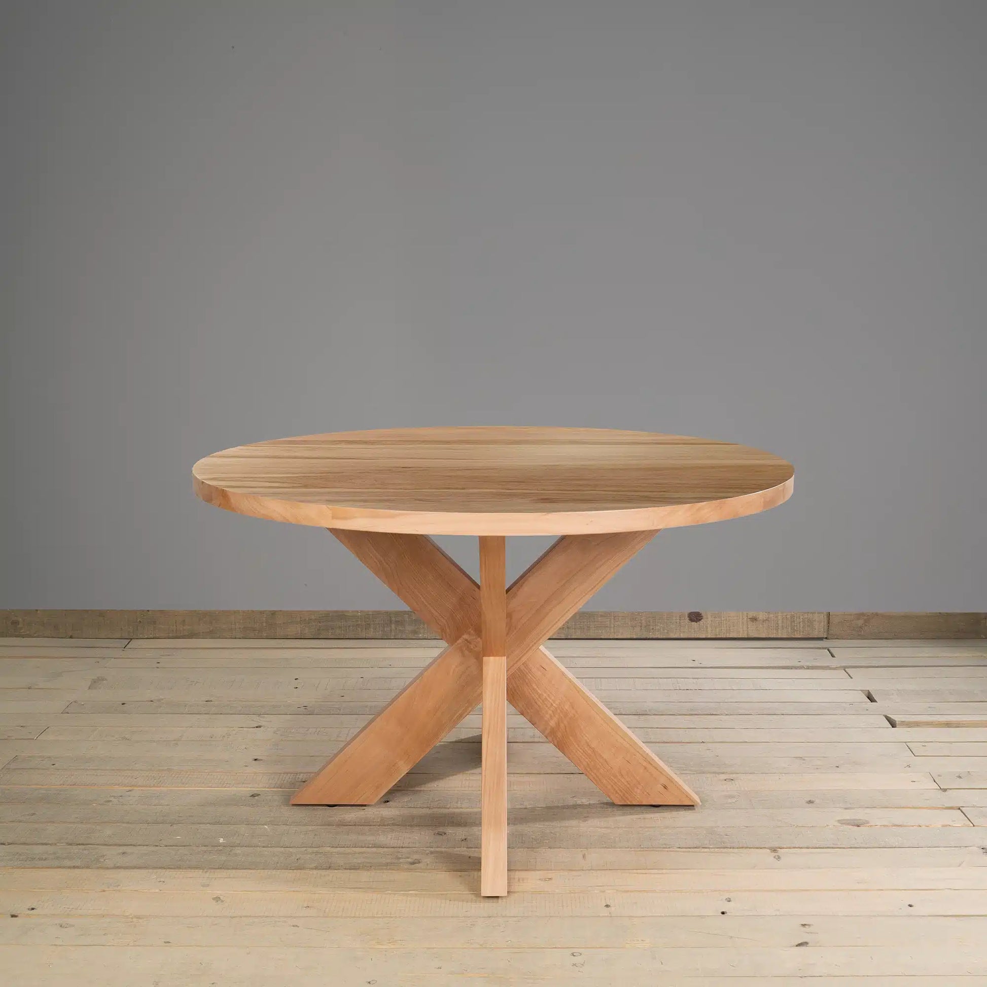Mesa de comedor Montesilvano en Madera Nativa Solida hecho en Chile