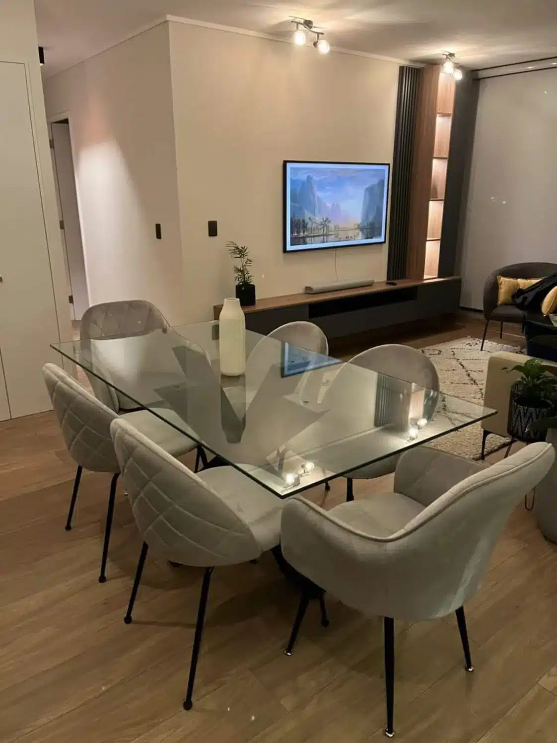 Mesa de comedor Montesilvano de vidrio en Madera Nativa Solida hecho en Chile