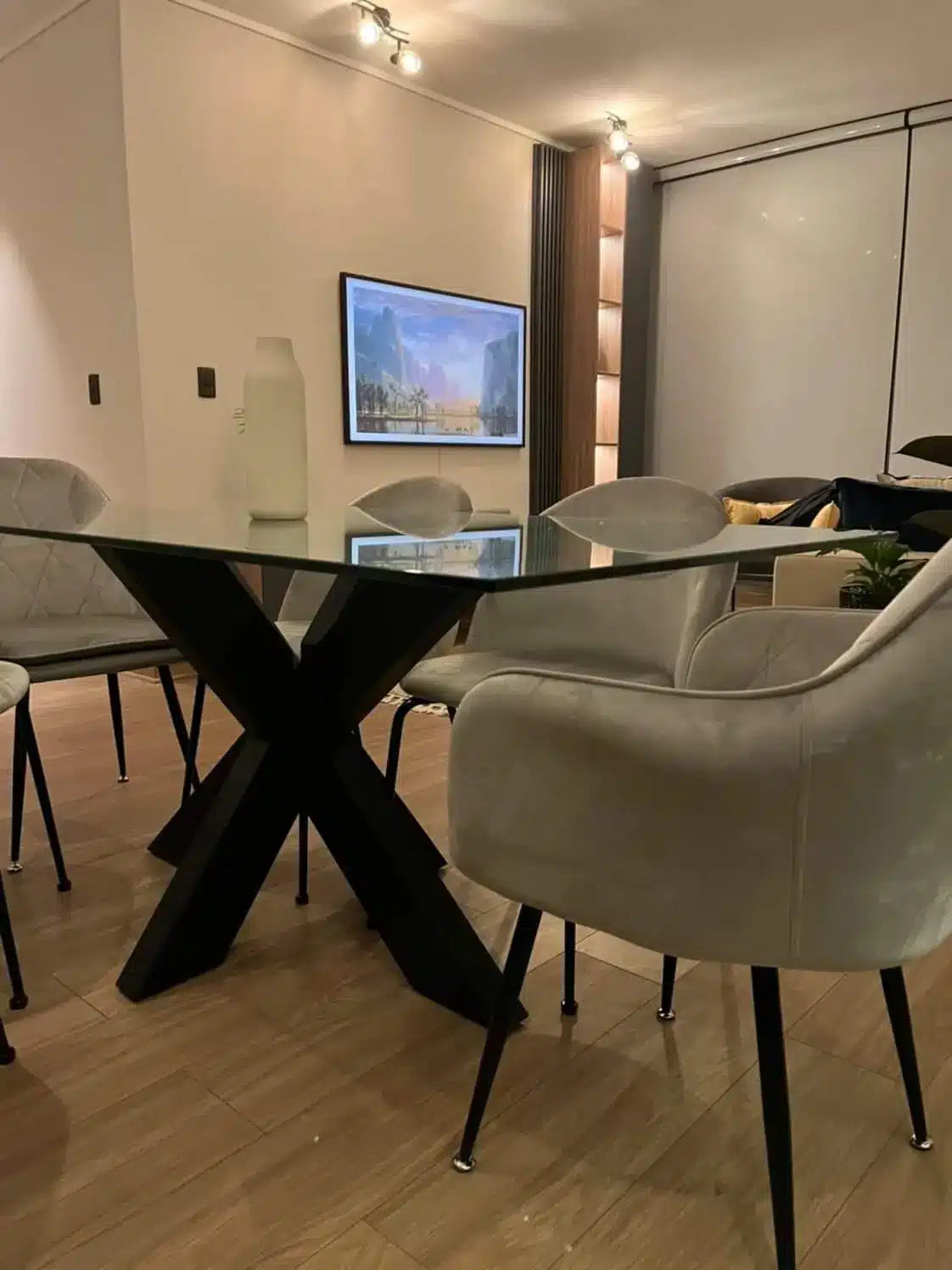 Mesa de comedor Montesilvano de vidrio en Madera Nativa Solida hecho en Chile