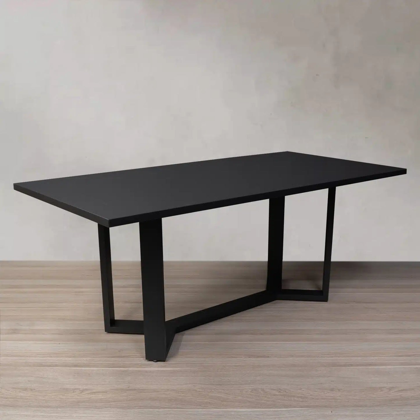 Mesa de comedor Noreglia en Madera Nativa Solida hecho en Chile