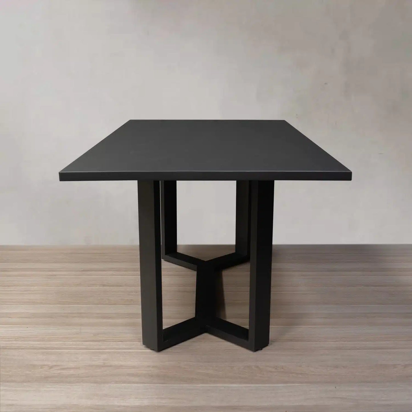 Mesa de comedor Noreglia en Madera Nativa Solida hecho en Chile