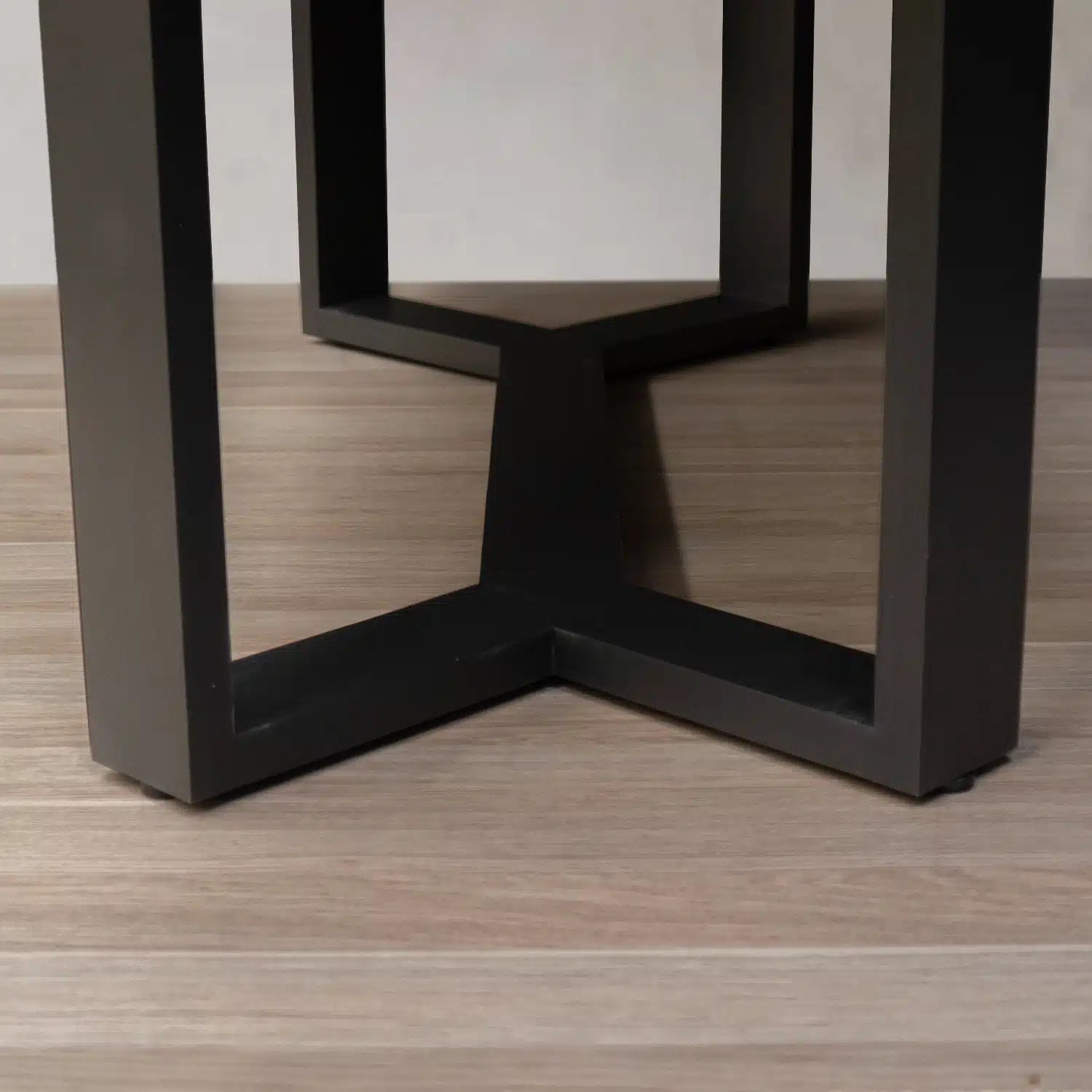 Mesa de comedor Noreglia en Madera Nativa Solida hecho en Chile