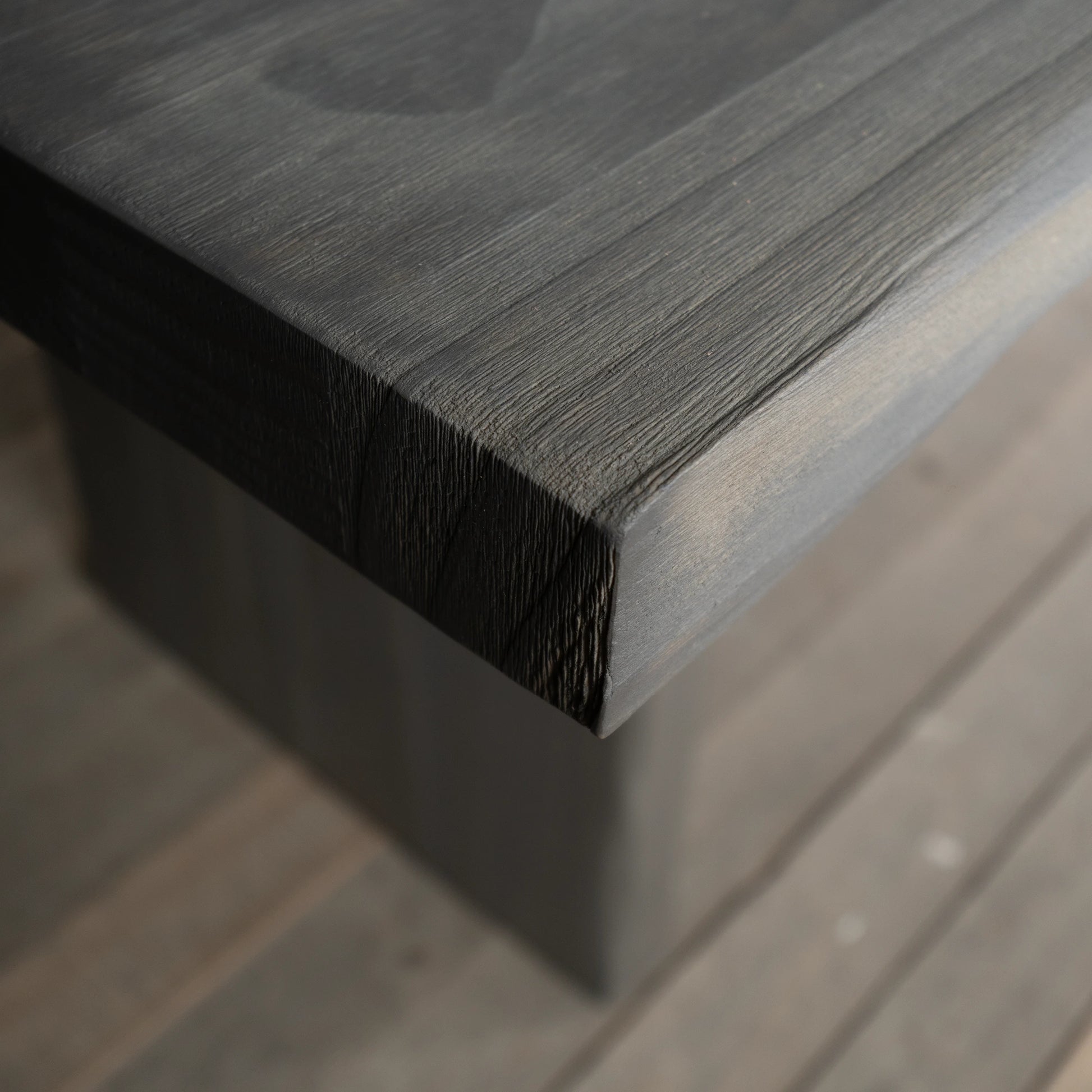 Mesa de comedor Pieranica de madera nativa solida hecha en Chile