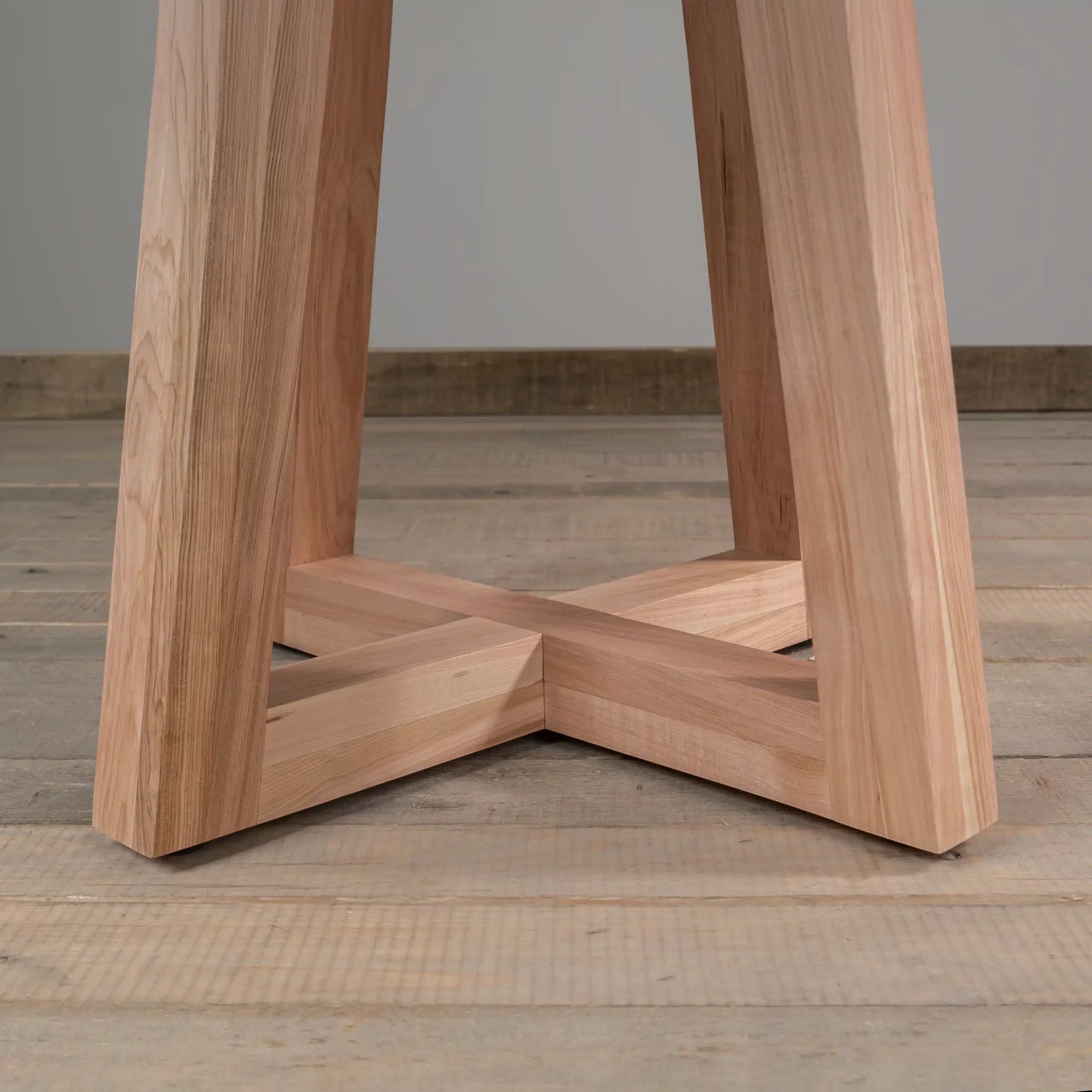 Mesa de Comedor Sorianello en Madera Nativa Solida hecho en Chile