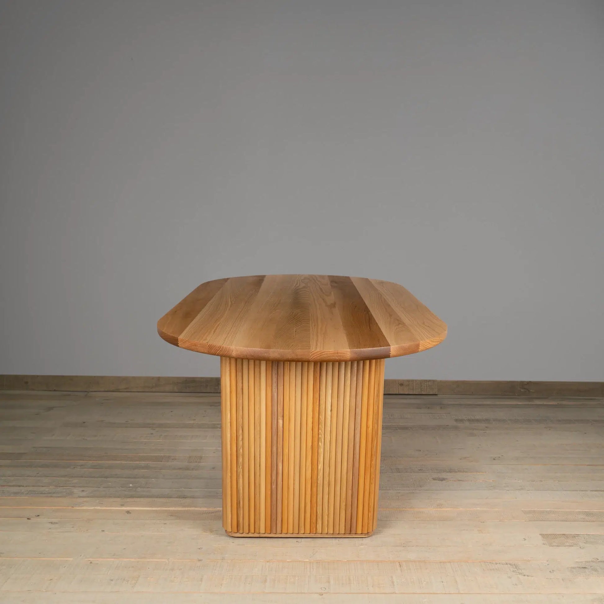 Mesa de comedor Vallerano en Madera Nativa Solida hecho en Chile