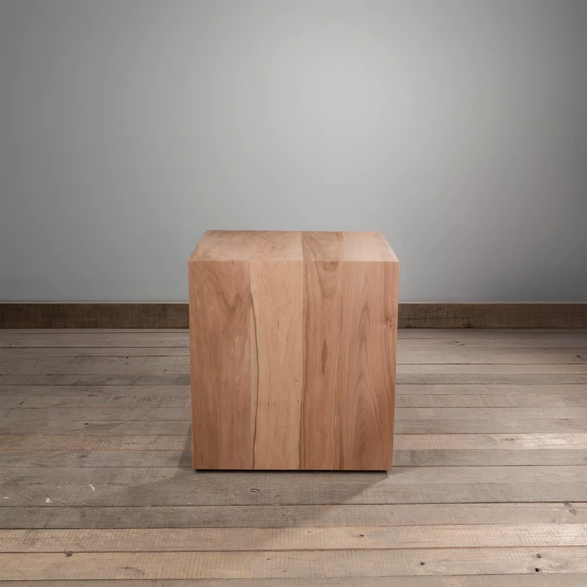 Mesa lateral Macerata C en Madera Nativa Solida hecho en Chile