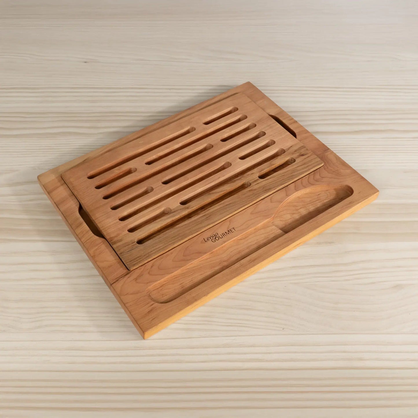 Tabla de cortar pan en Lenga Nativa hecho en Chile